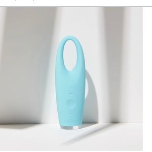 FOREO Iris Illuminating Eye Massager